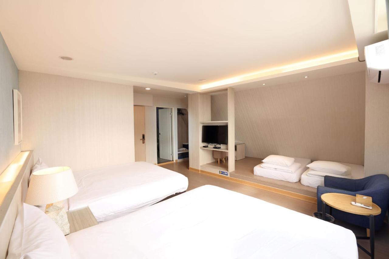 Tc Hotel - Hualien Zhongxiao Esterno foto